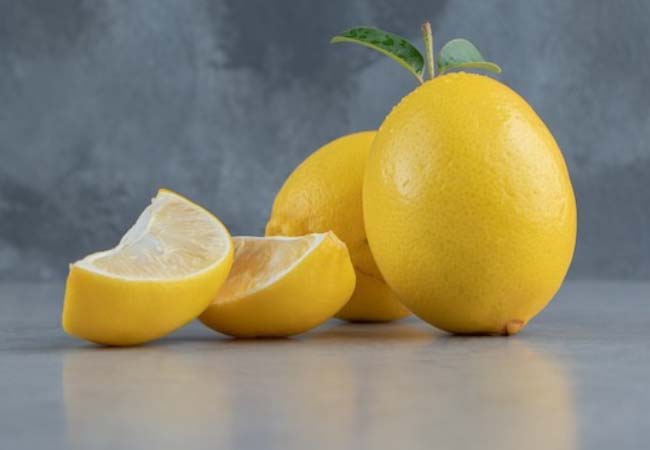 Prevent rice from sticking together, clear dandruff and more with lemon!