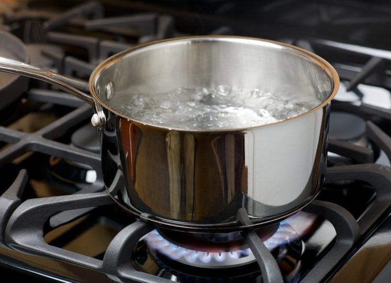 Woman douses husband’s alleged side chick with hot water