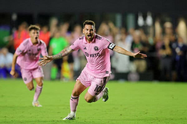 Messi scores free-kick on Inter Miami debut