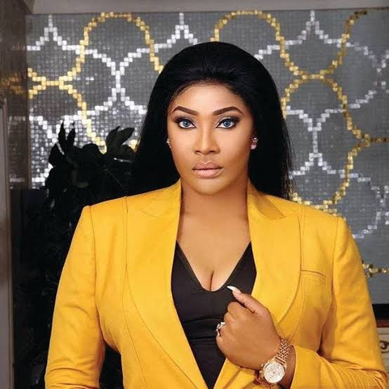 VIDEO: Angela Okorie washes hands with champagne