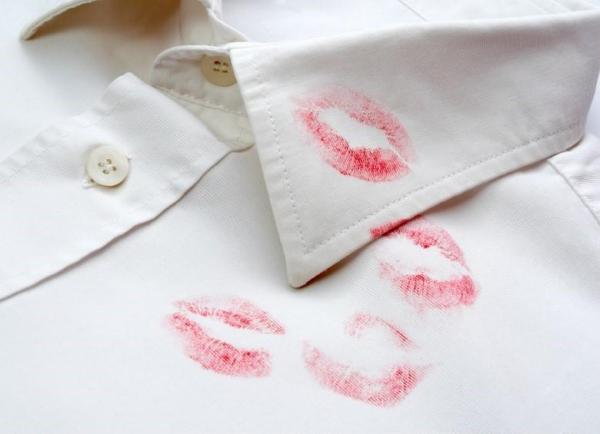 How to prevent lipstick smudge on cups and clothes