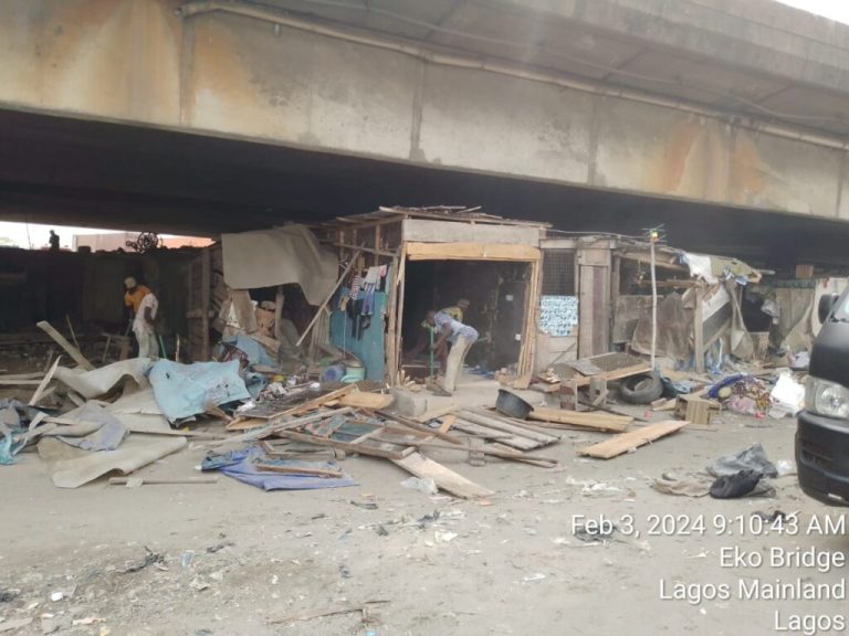 Lagos dislodges squatters under Eko Bridge