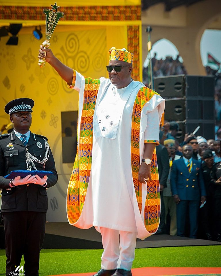 Netizen analyses costume as Mahama sworn in as Ghana president