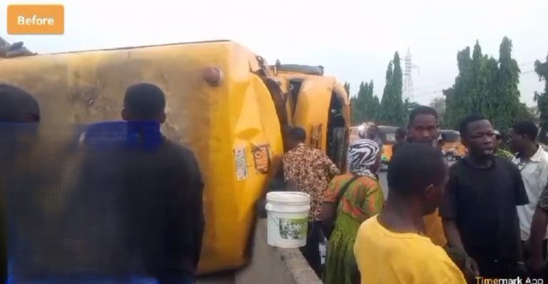 Many injured as Lagos molue bus overturns after crashing into expressway median